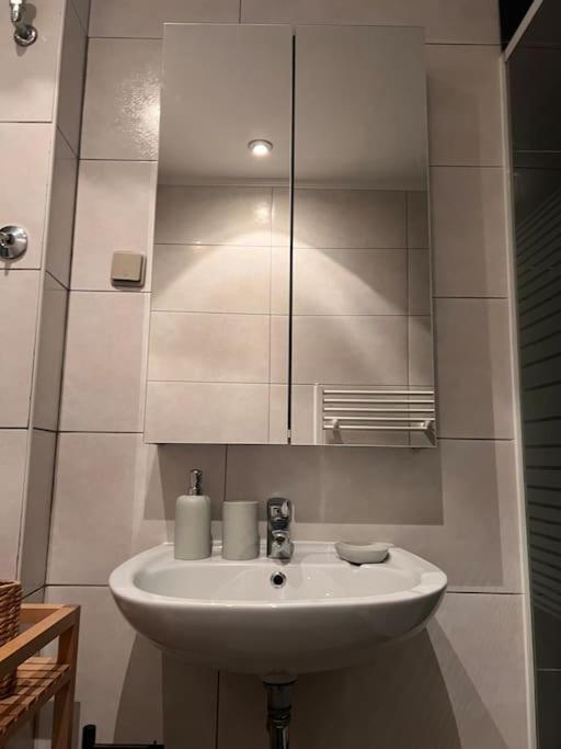 Ein Charmanter Zweifamilienhaus Berlin Exterior foto